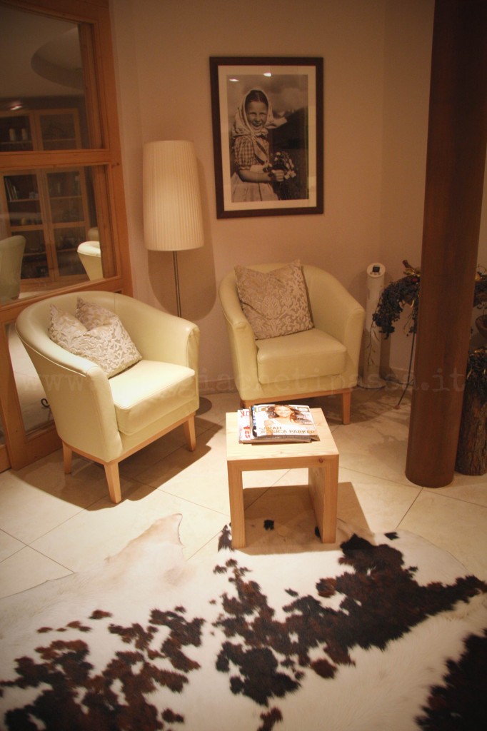 Hotel Heini hall