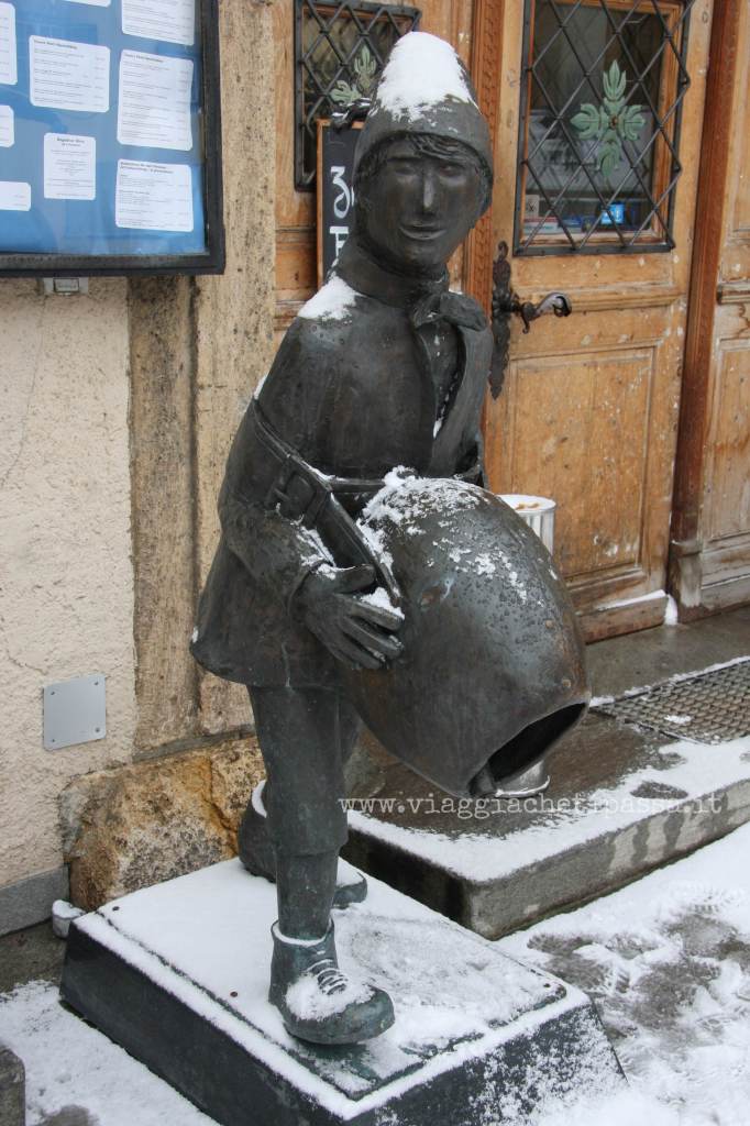 statua di Ursli a Zuoz